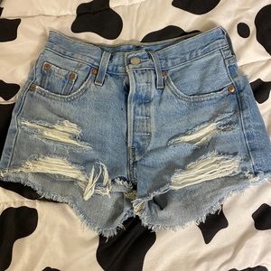 custom distressed levi shorts